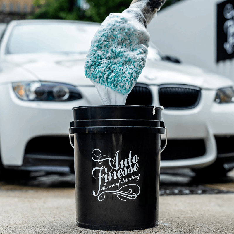 Мікрофіброва рукавиця для делікатного миття Auto Finesse Plush Mitt