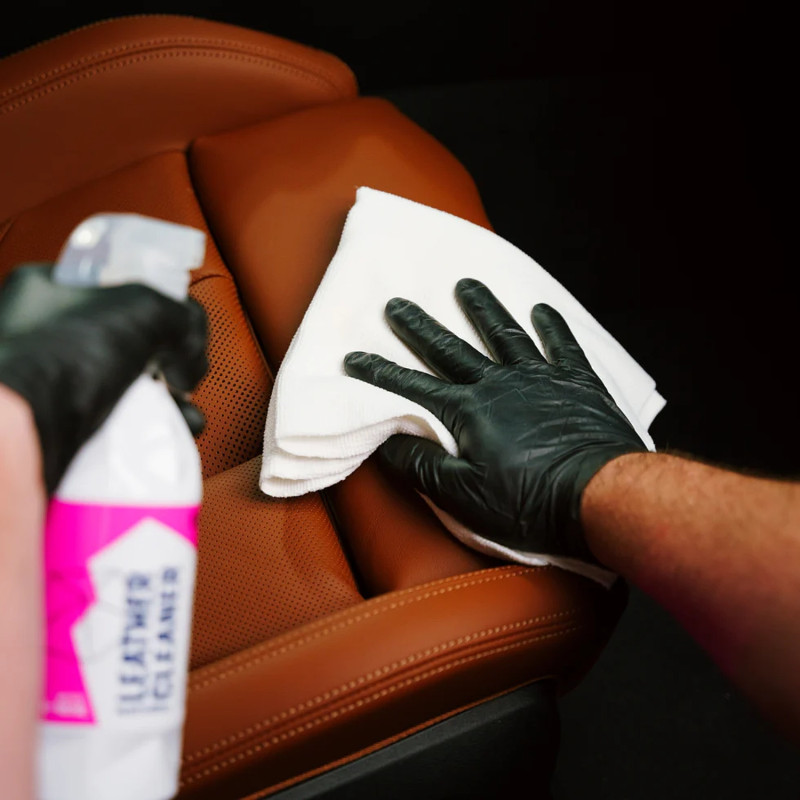 Очисник шкіри салону Gyeon Q2M LeatherCleaner Natural, pH-нейтральний 500 мл